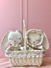 Conejo con overall de rayas en tonos nuestros (Colección pascua edición limitada)