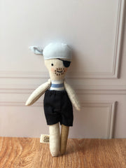 Pirata con camisa de rayas azules