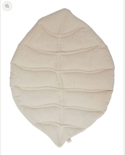 Tapete hecho de lino en forma de hoja