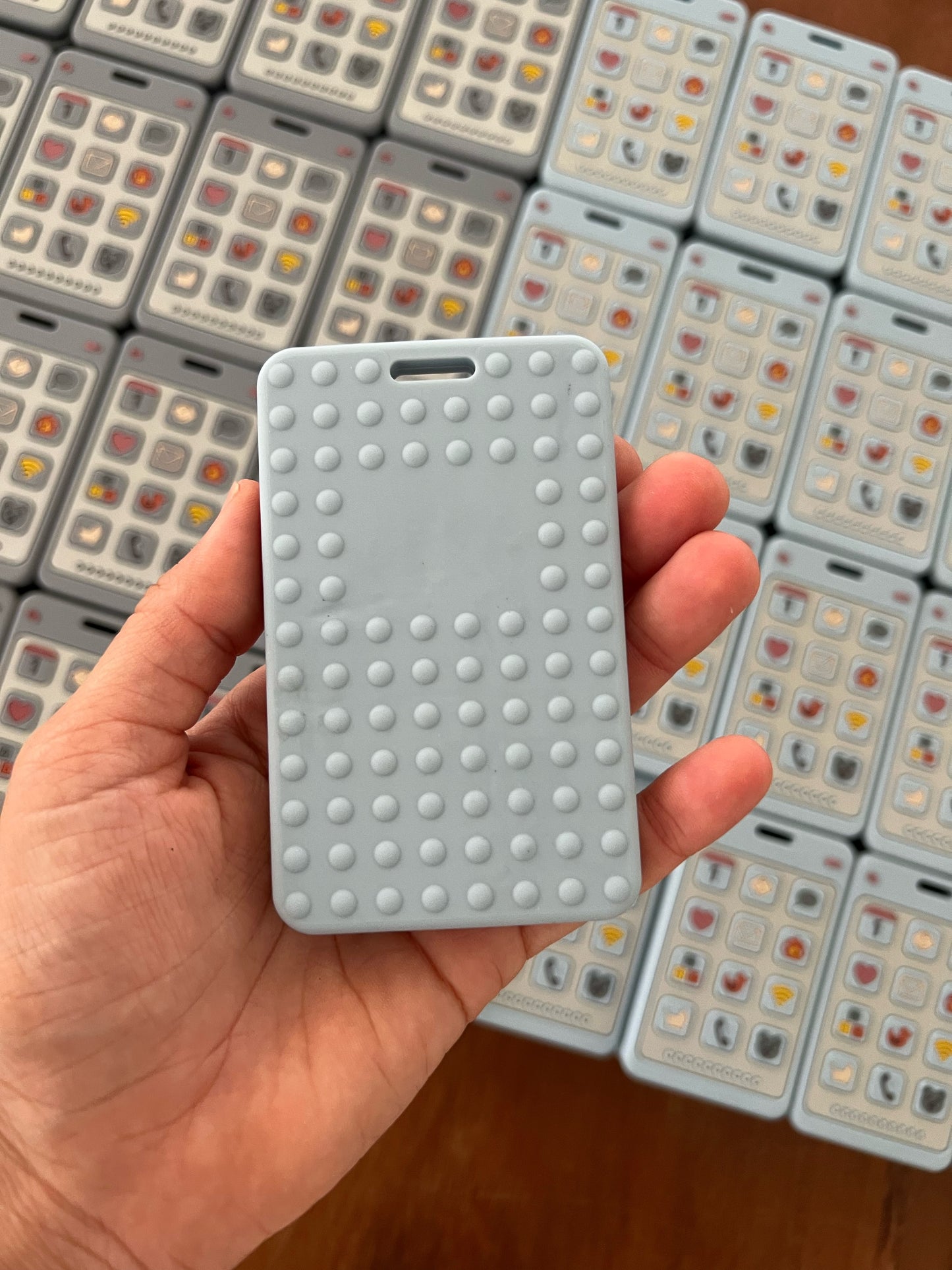 Mordedera Celular de silicón (3 colores)